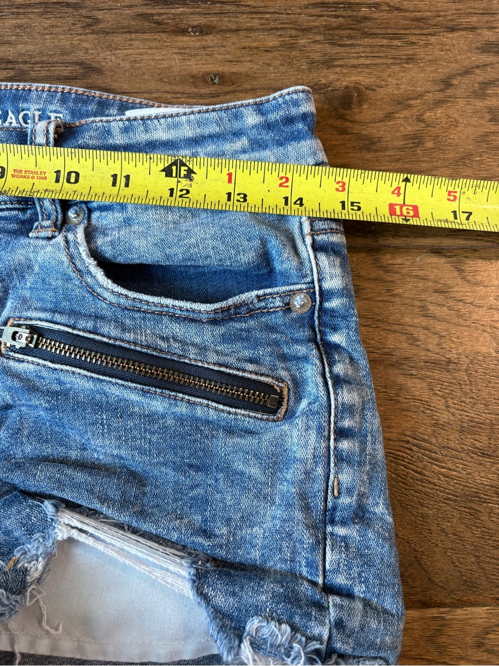 American Eagle Outfitters Blue Distressed Denim Jean Shorts with Zipper Details - Picture 4 of 6